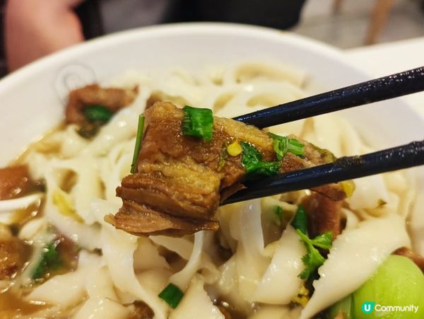 紅磡一間無味精又煙韌又滑嘅刀削麵店！