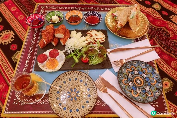 今次探訪在香港罕有的土耳其風情餐廳，店內色彩鮮艷，整間店鋪都...