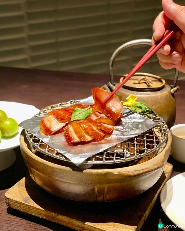 ✨深圳🇨🇳-⚠️💬超脆炭燒脆皮乳豬⁉️💢竟它才是主角⁉️📍南鄉