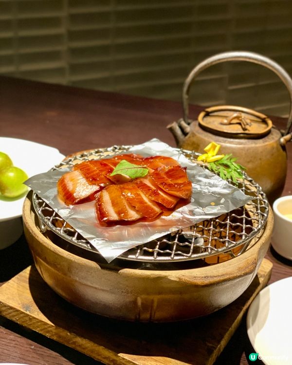 ✨深圳🇨🇳-⚠️💬超脆炭燒脆皮乳豬⁉️💢竟它才是主角⁉️📍南鄉