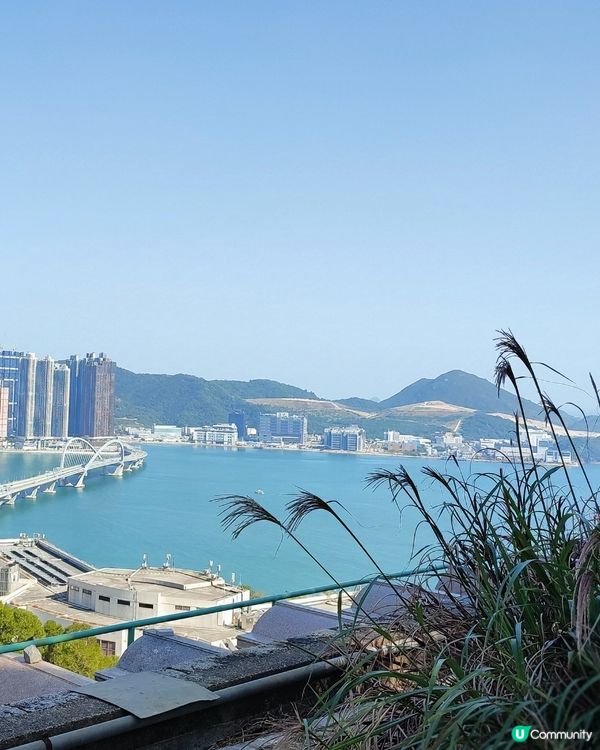 從油塘至魔鬼山只須走45分鐘，一條適合初級行山者的路線，沿路...