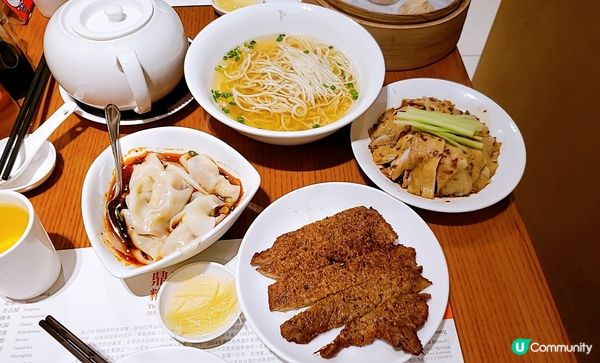 周六日嘅尖沙咀，真係好難搵餐廳食飯，間間都好多人，諗到鼎泰豐...