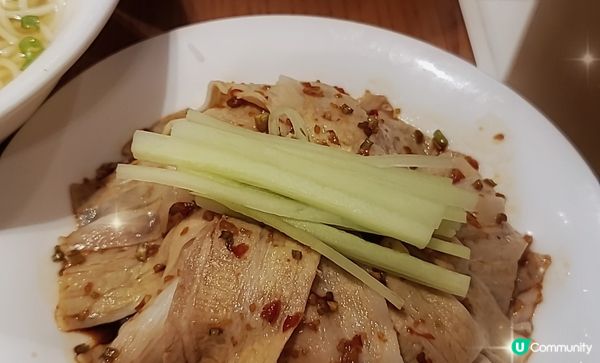 周六日嘅尖沙咀，真係好難搵餐廳食飯，間間都好多人，諗到鼎泰豐...