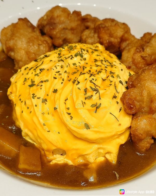 旋風蛋包飯配日式咖喱汁同炸雞