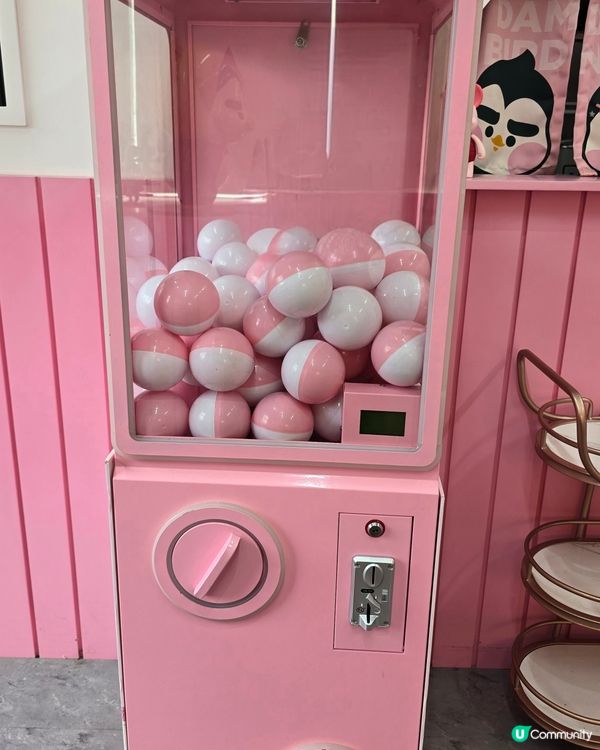 邊可能有間甜品店靚到以為入咗party room