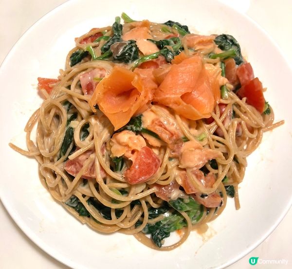 蒜香白汁三文魚意粉