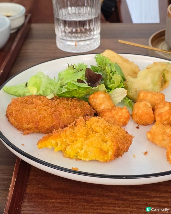 西灣河素食推介！必食招牌煲仔飯😋 