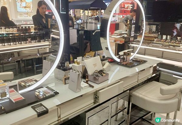 彩妝｜ 高雄漢神巨蛋TOM FORD聖誕節眼部彩妝體驗，︀聖誕閃閃迷濛的質感眼妝