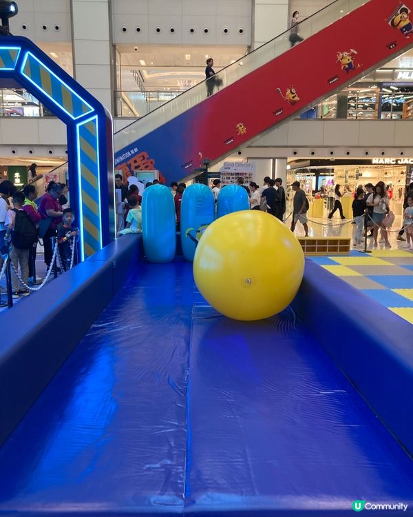 可愛黃色漫畫人物在沙田