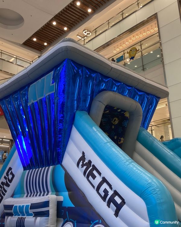 可愛黃色漫畫人物在沙田