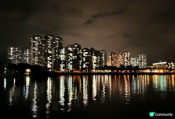 我家附近的海邊，日落後散步，既涼爽又可以欣賞風景。