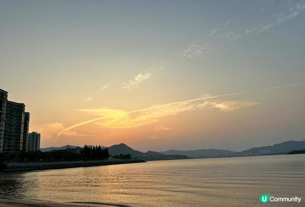 我家附近的海邊，日落後散步，既涼爽又可以欣賞風景。