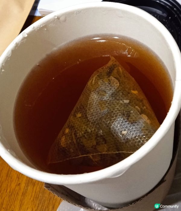 這間小店趕及於聖誕節前開始營業，供應台式小食、台式滷味滷肉飯...