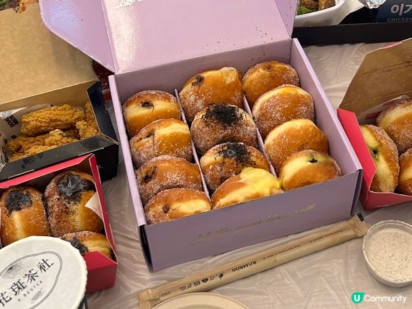 Famous stuffed cream donuts