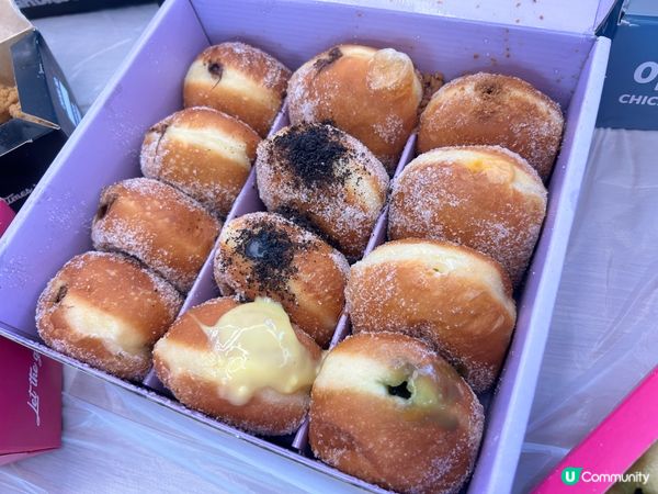 Famous stuffed cream donuts