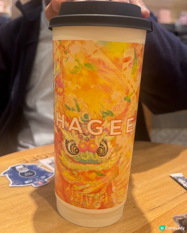 我最鍾意春日桃桃,茶底係蜜桃烏龍,上面仲有白桃忌廉同無花果碎...