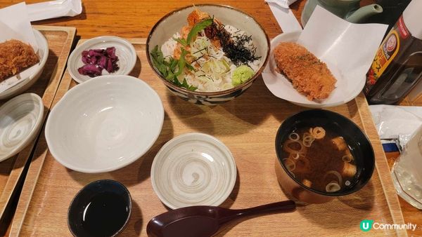 日本池袋蟹籽吞拿魚飯及薯餅味道鬆化我最喜歡佢薯餅勁正及日木新...