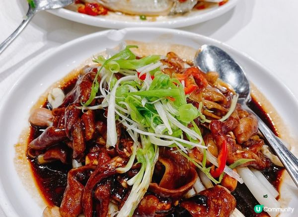 基本上都係一間美食，尤其是佢嘅叉燒夠特色，涼瓜炒牛肉，佢就用...