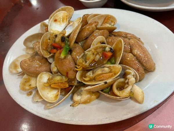 天寒地凍走入流浮山食海鮮，試左明記，可能因為做冬關係，坐滿曬...