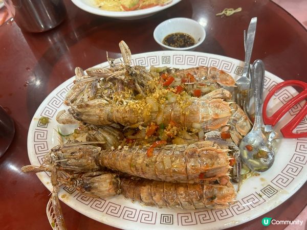 天寒地凍走入流浮山食海鮮，試左明記，可能因為做冬關係，坐滿曬...