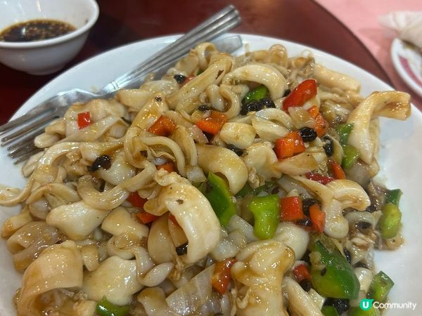 天寒地凍走入流浮山食海鮮，試左明記，可能因為做冬關係，坐滿曬...