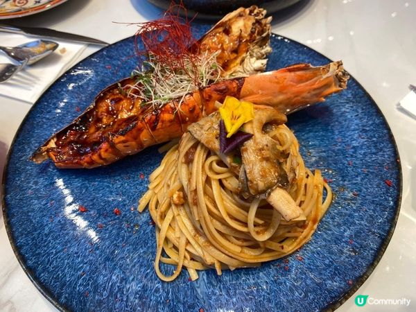 漫花燈火 OMG位置很偏遠但很值得去! 門口的萬花筒入口、擺...