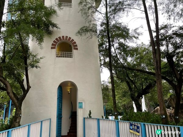 荃灣海濱公園有好多獨特好靚嘅建築物，亦都有山溪流水，喺度散吓...