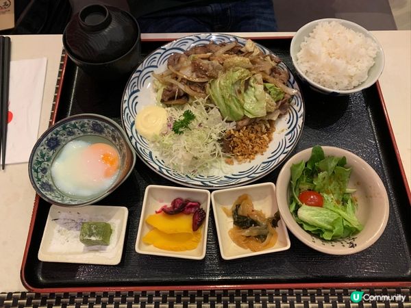 日式牛肉飯定食，最鍾意食定食，裏面有飯、沙律、湯好齊全，食完...