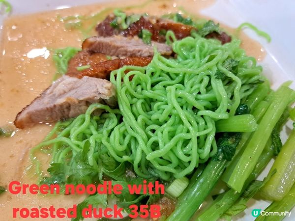 不選蛋麵米粉反而菠菜麵最正