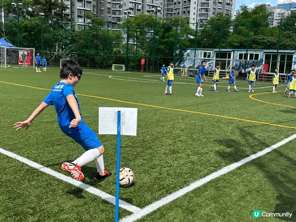 最愛陽光與好天氣，在烈日下踢足球，流到一身汗，好陽光好熱血好...