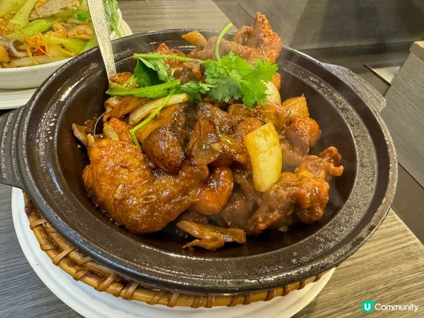 長沙灣的師傅仔, 雖然是茶餐廳，但是有大排檔的水準,圖中所見...