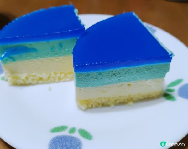 日本熱海站發現的“海洋藍色的芝士蛋糕”