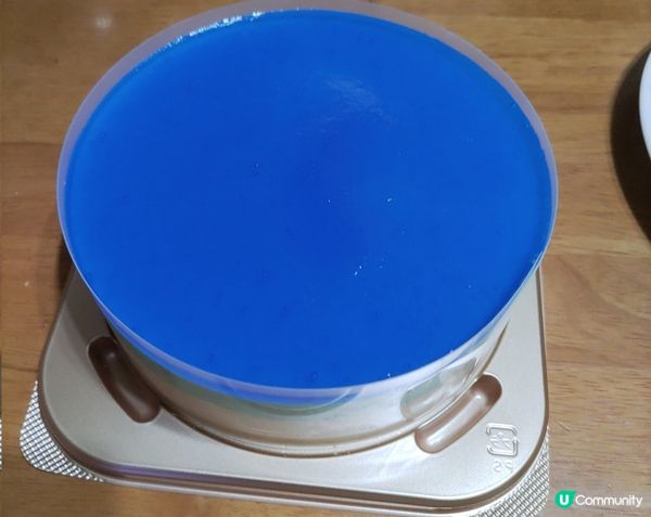 日本熱海站發現的“海洋藍色的芝士蛋糕”