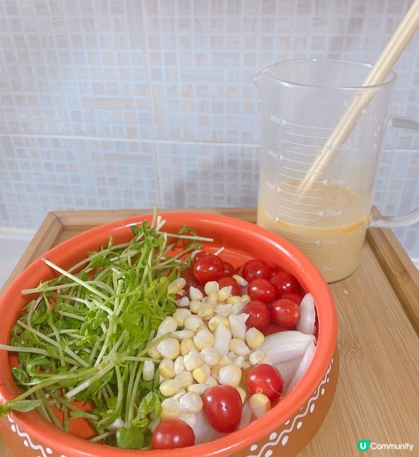 今日整咗個車厘茄豆苗洋葱🧅粟米櫻花蝦蛋餅，做法好簡單，不過幾...