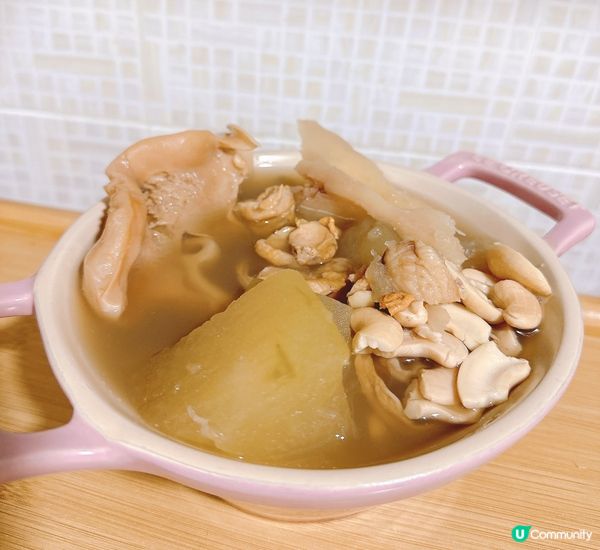 天氣涼涼地煲個湯飲吓，今日煲咗個日月魚響螺有料冬瓜湯，好清甜...