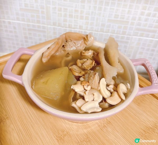 天氣涼涼地煲個湯飲吓，今日煲咗個日月魚響螺有料冬瓜湯，好清甜...