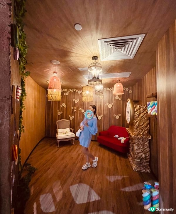 坐落於將軍澳南澳海岸的大型糖果店。有特定打卡位。除了糖果，還...