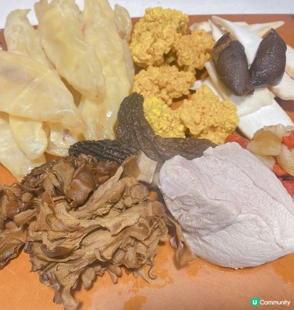 滋補增膠原花膠黃耳羊肚菌燉湯