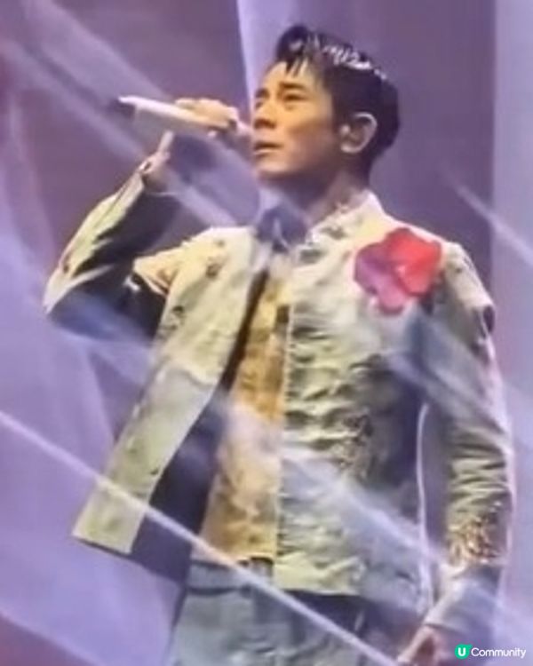 燈光與舞影交織的震撼夜 🌌