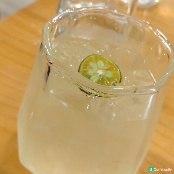 Holy Gaw 簡約風的美味健康餐點