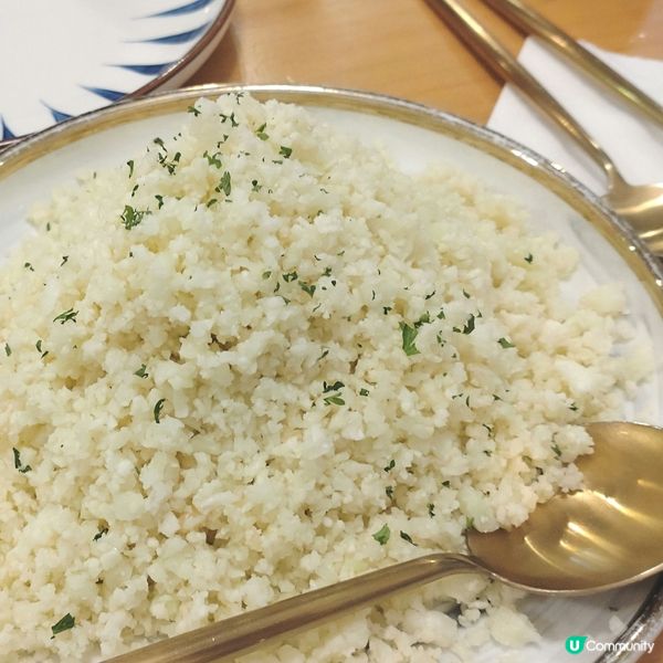 Holy Gaw 簡約風的美味健康餐點