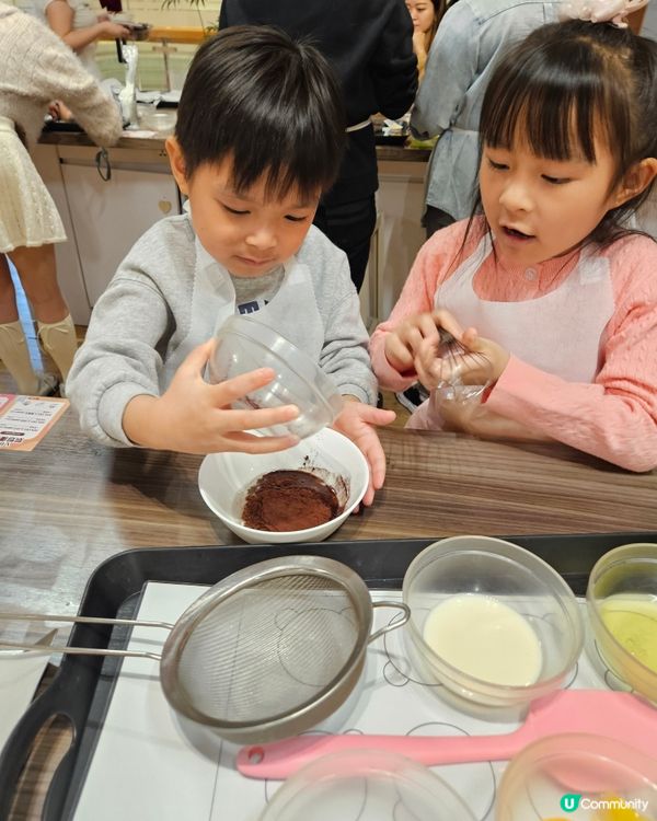 1.  親子烘焙樂趣多！🐻🍰 齊整「熊啤啤」！😋