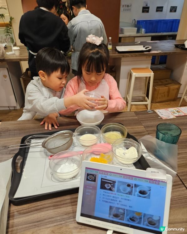 1.  親子烘焙樂趣多！🐻🍰 齊整「熊啤啤」！😋