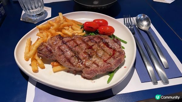 裝修特別嘅比利時餐廳，牛扒份量啱啱好👍🏻 叫Medium R...