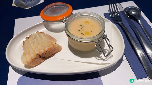 裝修特別嘅比利時餐廳，牛扒份量啱啱好👍🏻 叫Medium R...