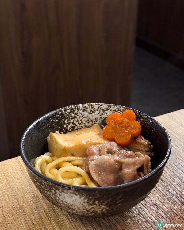 充滿紅葉氛圍嘅日式居酒屋