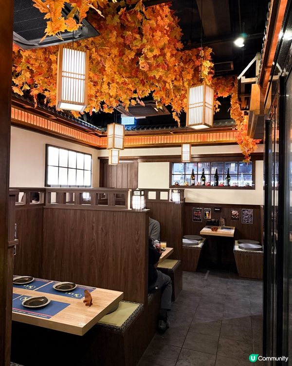 充滿紅葉氛圍嘅日式居酒屋