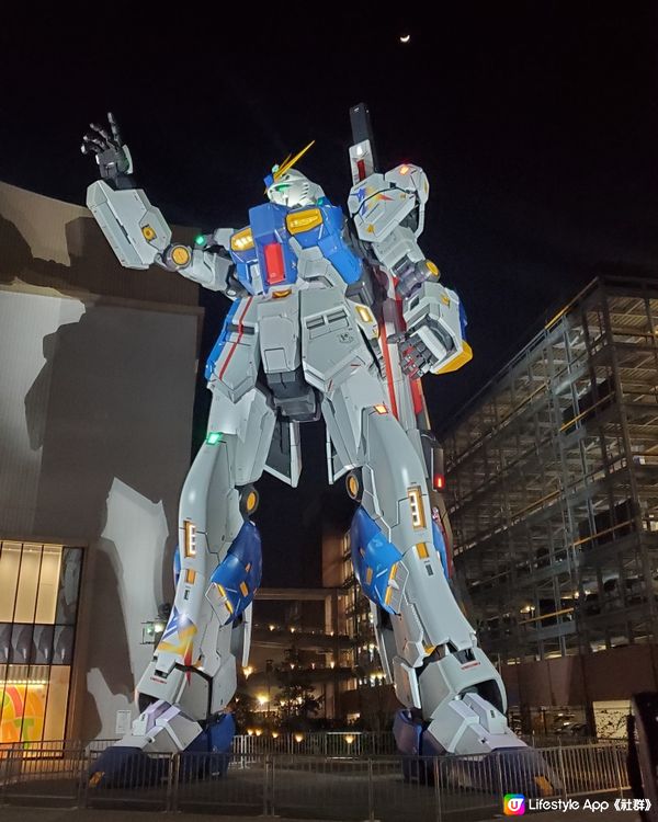 Gundam at LaLaport