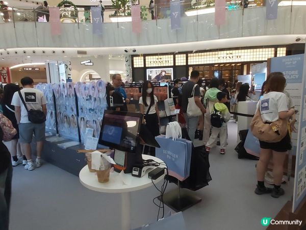 MOKO Seventeen Popup Store人山人海