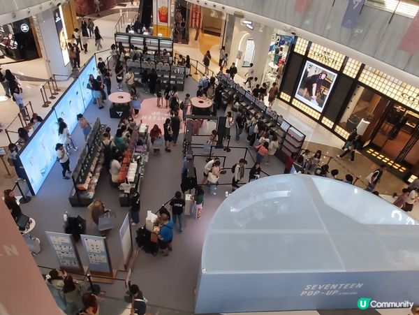 MOKO Seventeen Popup Store人山人海